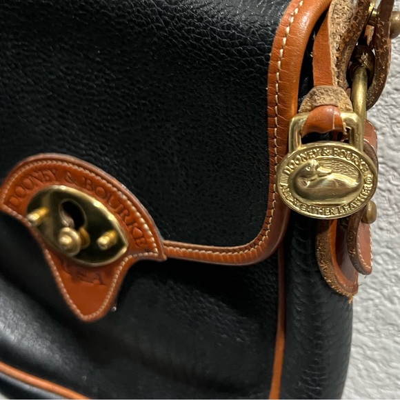 Vintage 1970s Dooney & Bourke Cavalry Spectator Leather Bucket Crossbody Bag - Picture 5 of 16